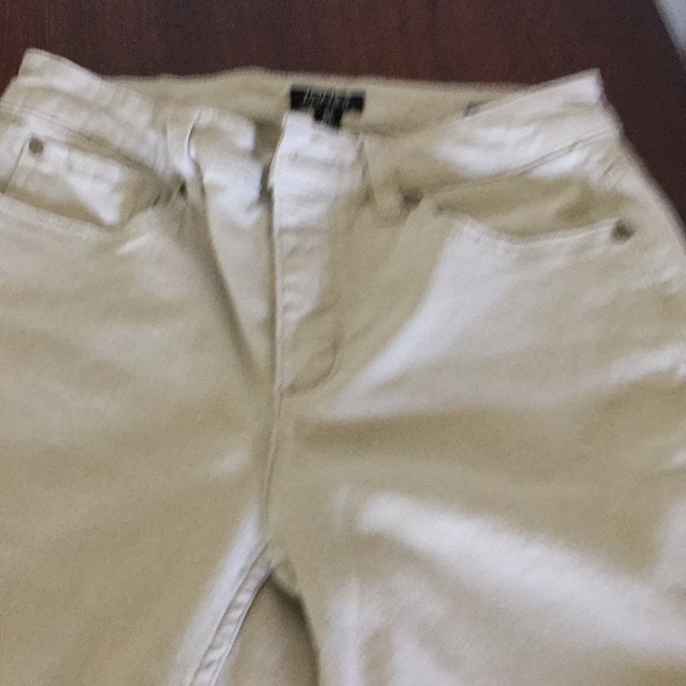 Khaki - Picture 3 of 4
